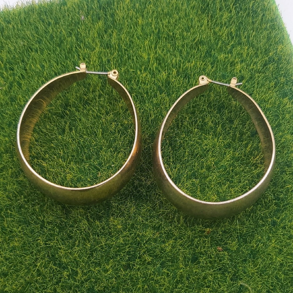 Classic Gold-Tone Hoop Earrings - Timeless Women’s Jewelry E263